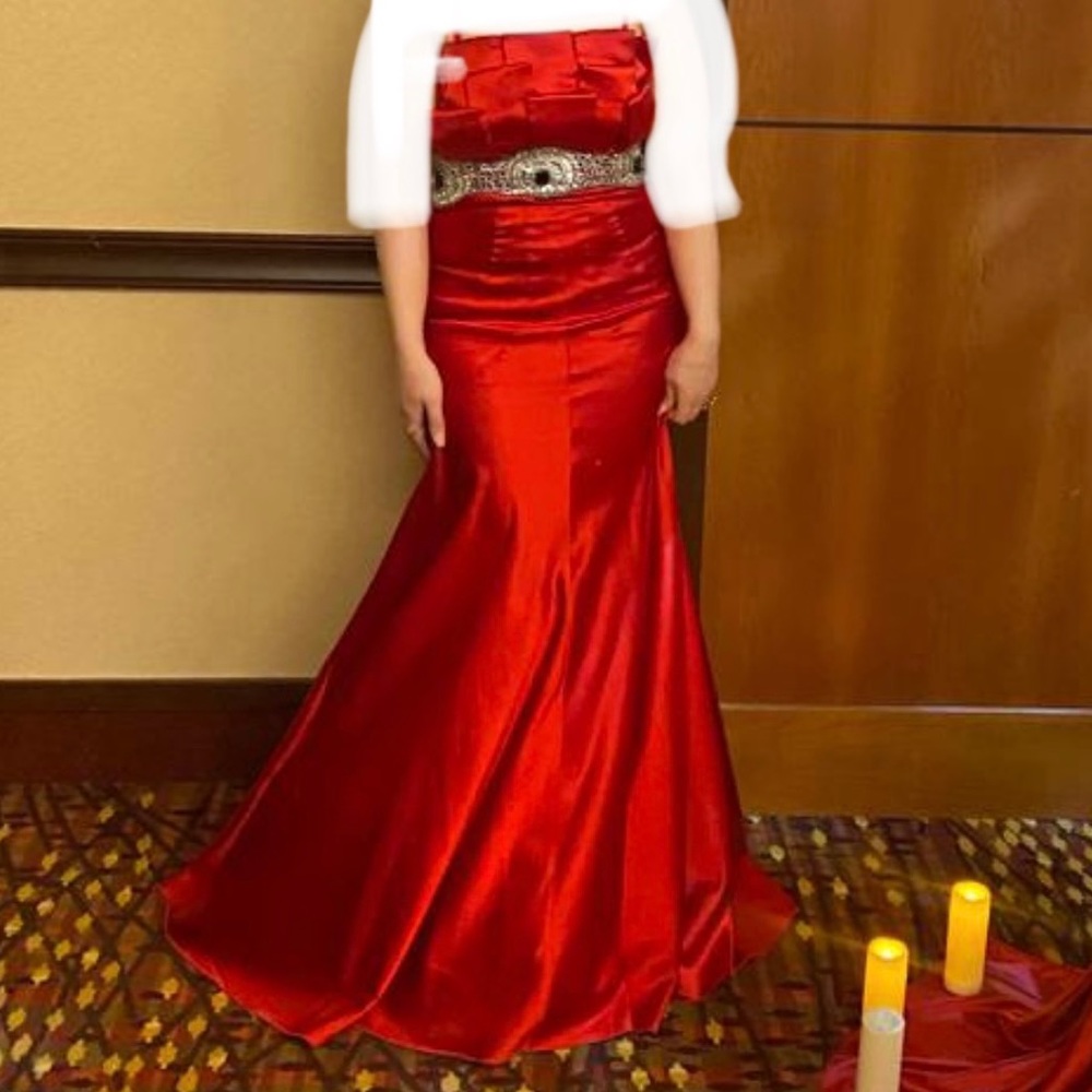 Red Embellished Mermaid Party dress - Picture 12 of 12